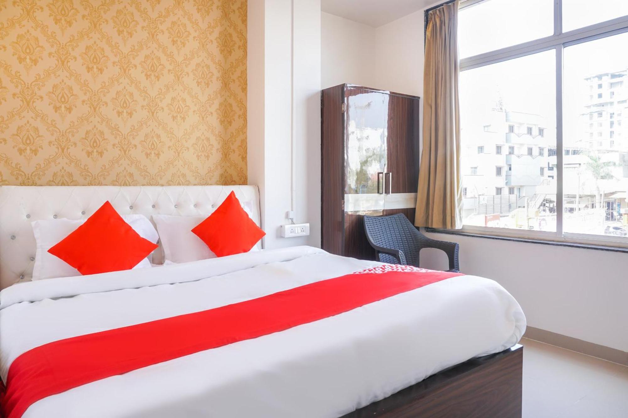 Hotel O Nitya Executive Phursungi Esterno foto