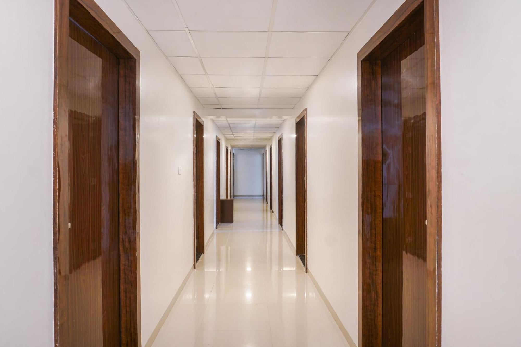 Hotel O Nitya Executive Phursungi Esterno foto
