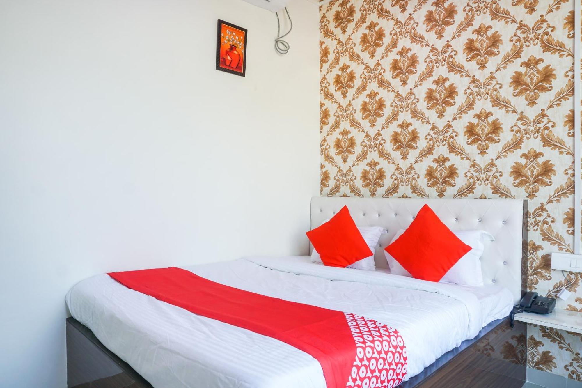Hotel O Nitya Executive Phursungi Esterno foto