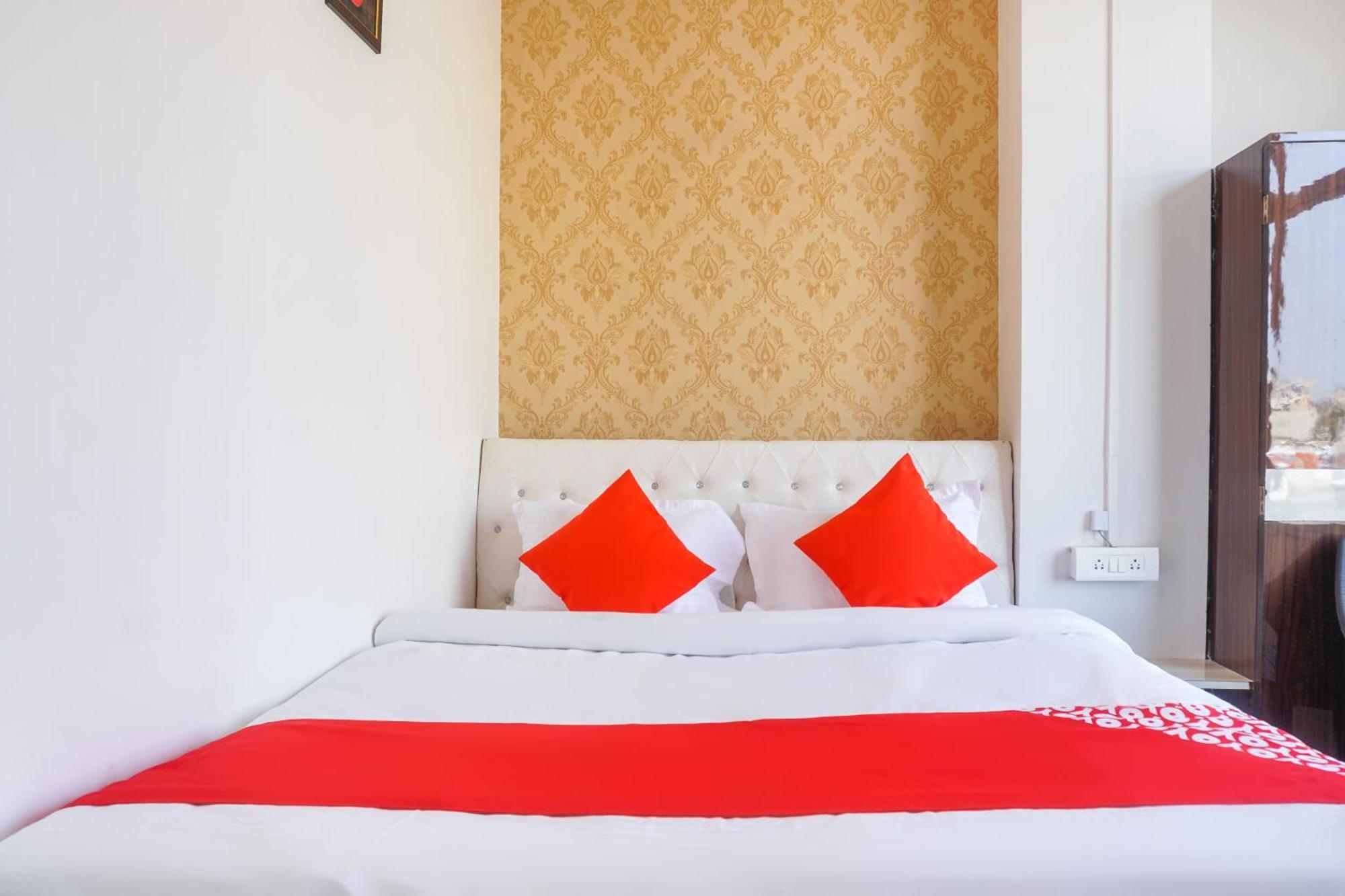 Hotel O Nitya Executive Phursungi Esterno foto