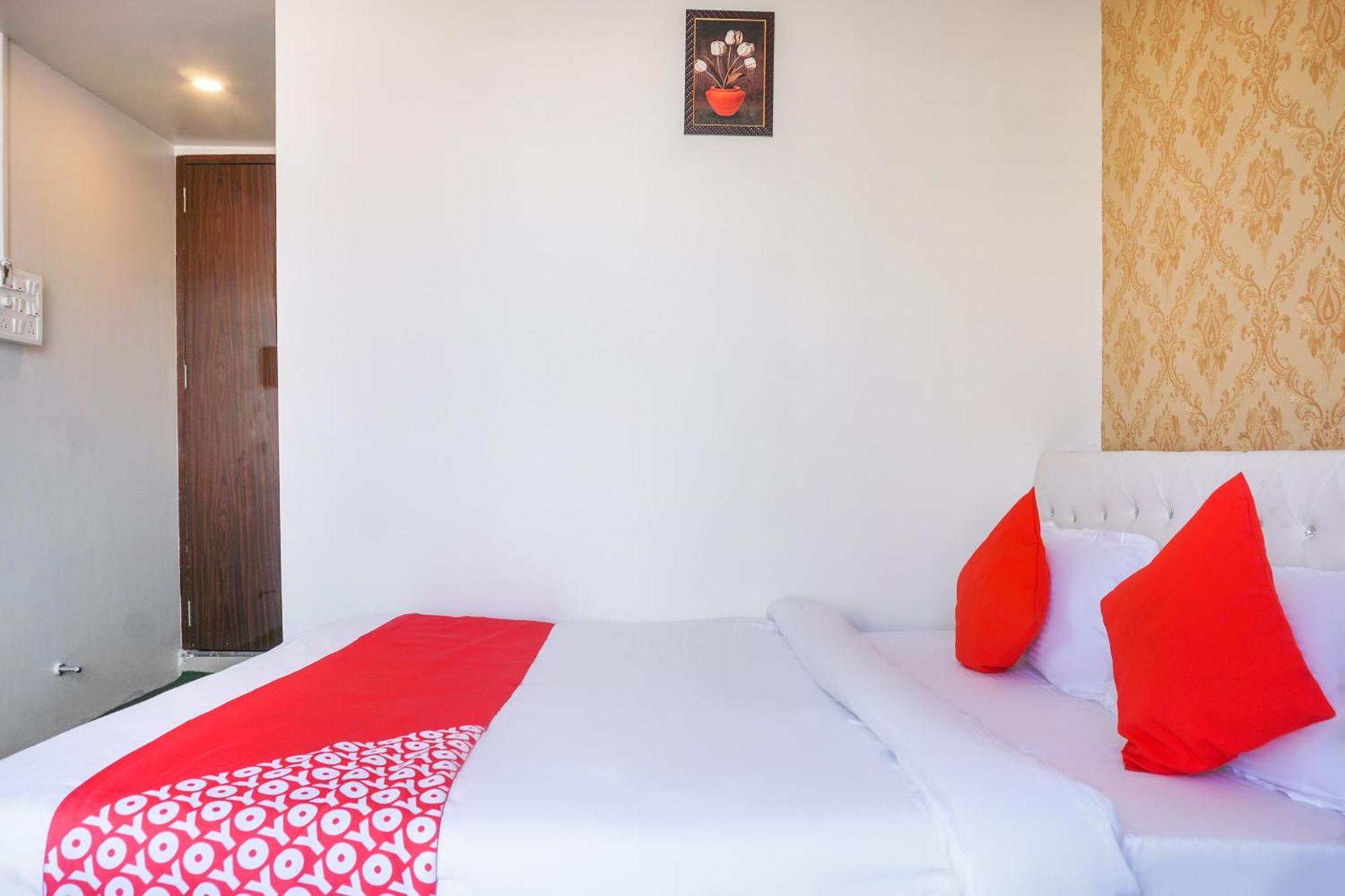 Hotel O Nitya Executive Phursungi Esterno foto
