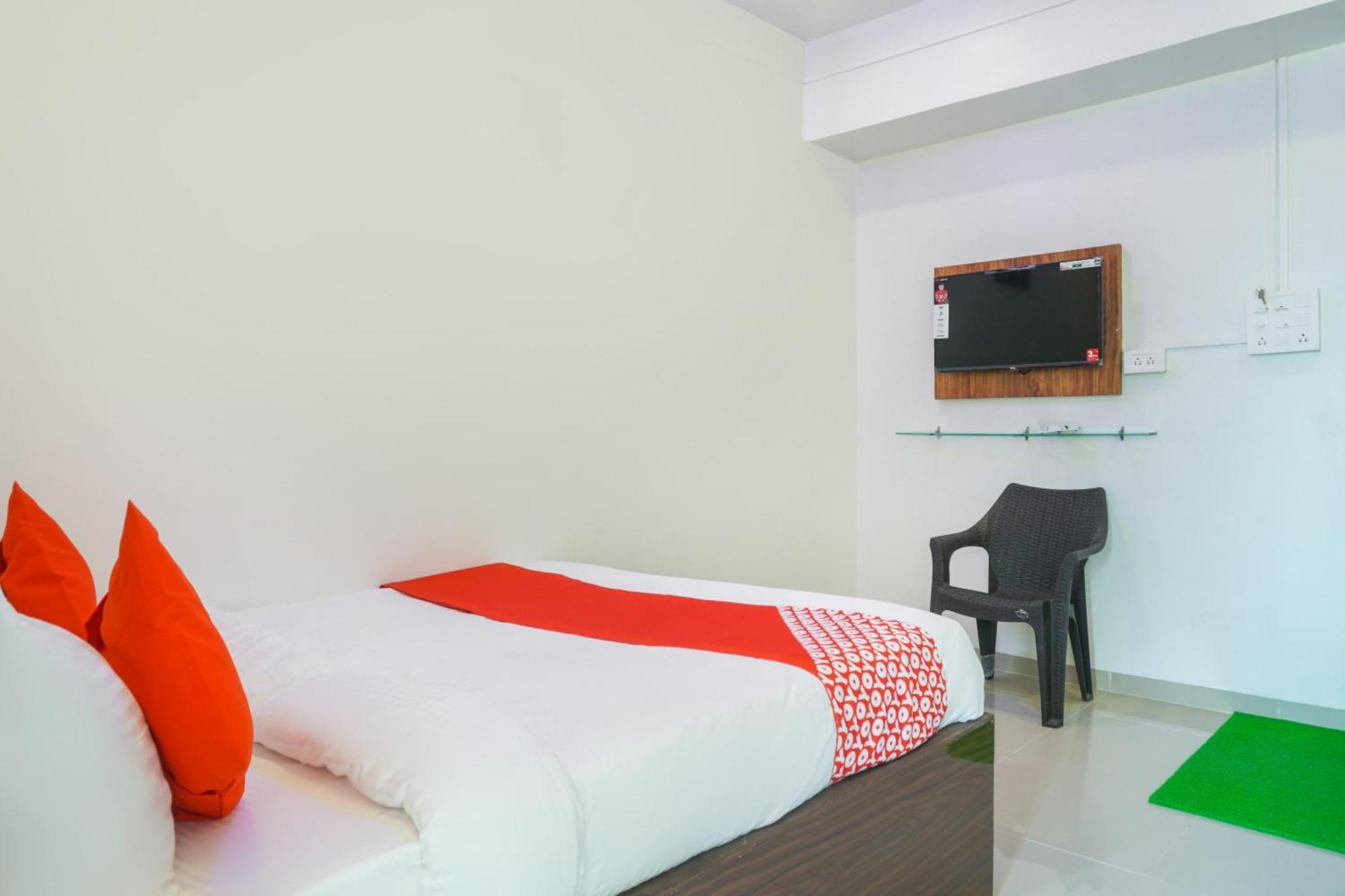 Hotel O Nitya Executive Phursungi Esterno foto
