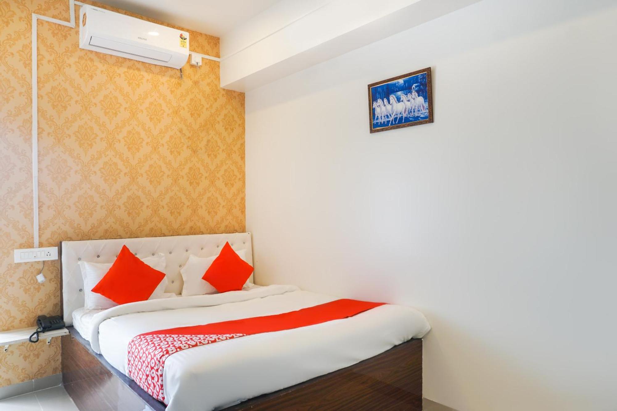Hotel O Nitya Executive Phursungi Esterno foto