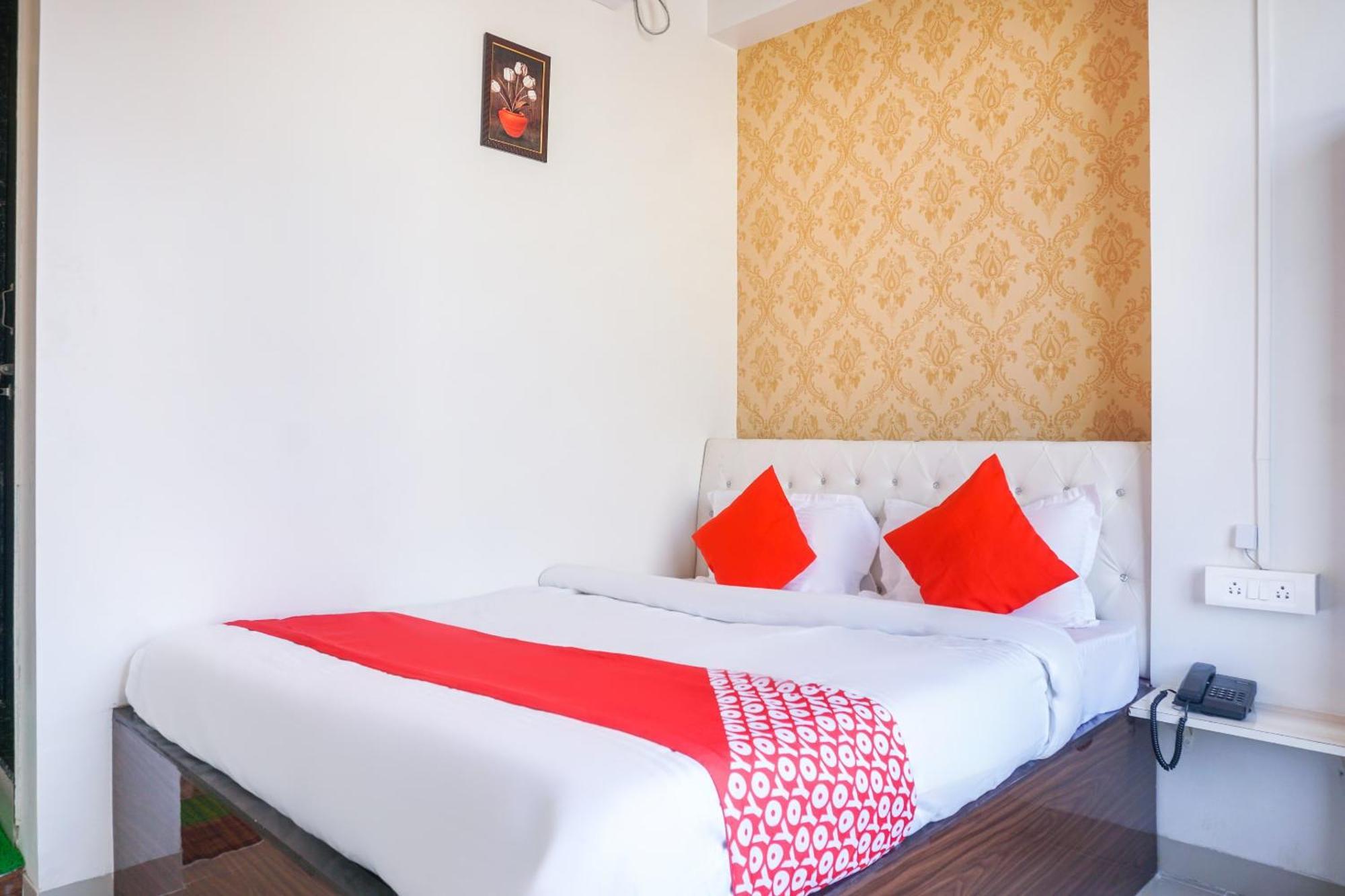 Hotel O Nitya Executive Phursungi Esterno foto