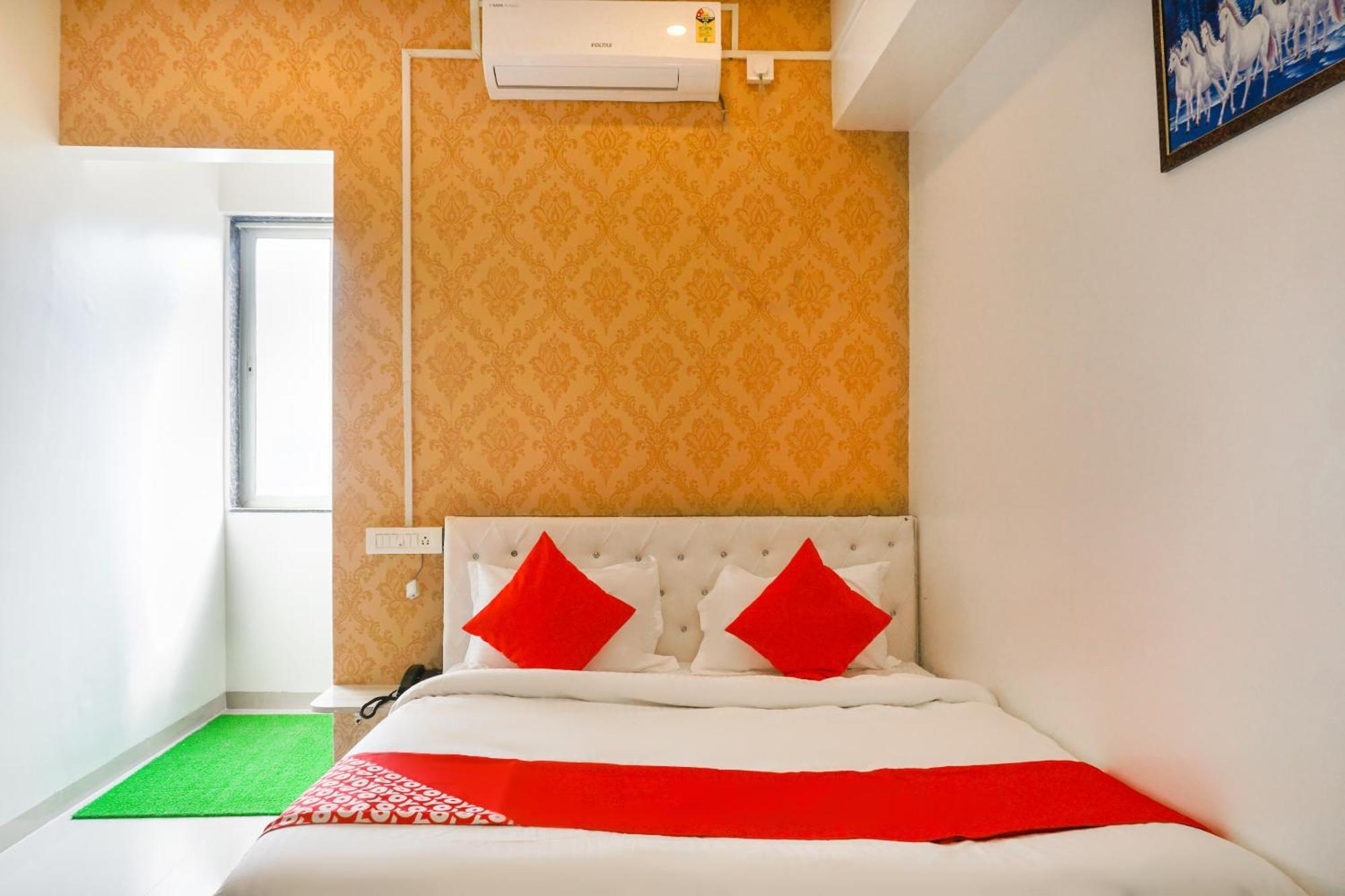 Hotel O Nitya Executive Phursungi Esterno foto