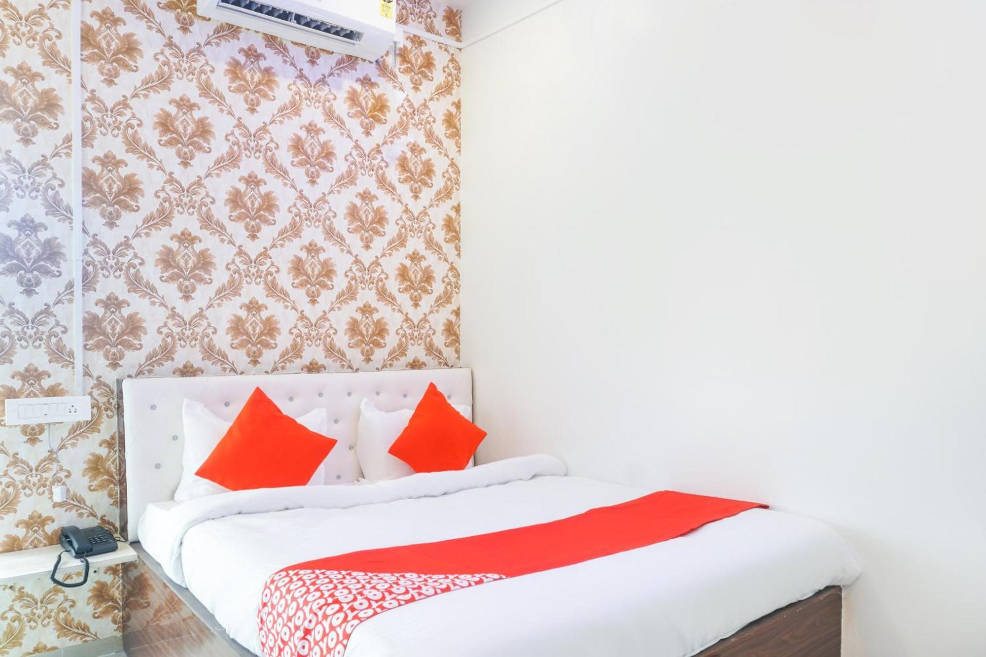 Hotel O Nitya Executive Phursungi Esterno foto