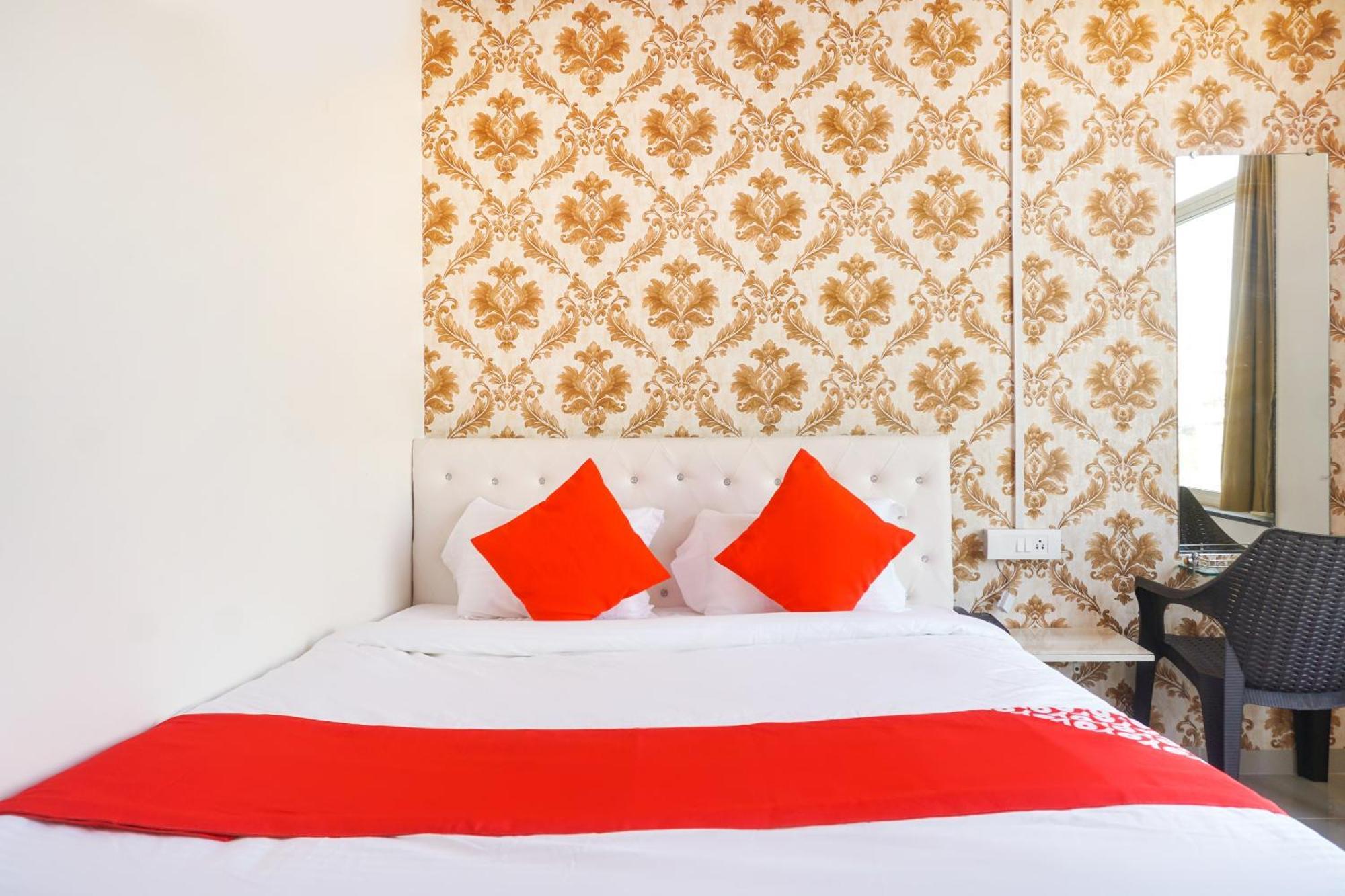 Hotel O Nitya Executive Phursungi Esterno foto
